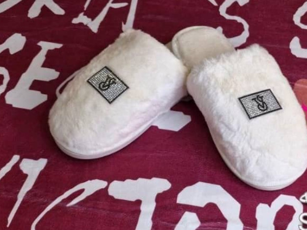 اسلیپر جلوبسته ویکتوریا سکرت سایز 40/41-فروشگاه اینترنتی لاوین گالری در شیراز