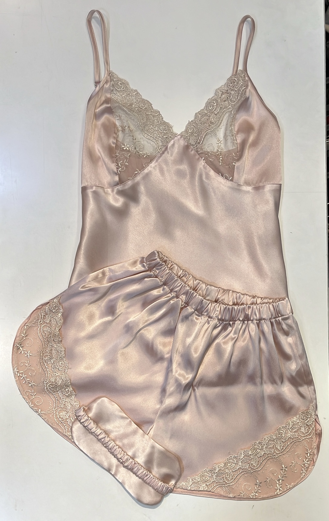 تاپ و شلوارک ساتن برند ema-فروشگاه اینترنتی لاوین گالری در شیراز